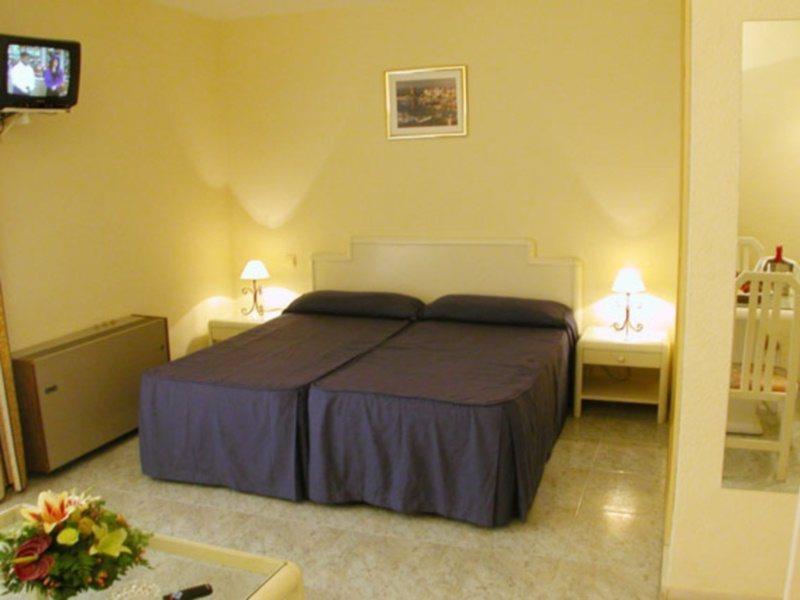 Ona Aparthotel 3*